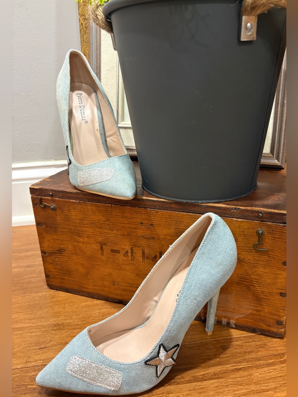 Pierre Dumas Light Blue Denim Pointed Toe Stiletto Pumps with Metallic Applique - Picture 4 of 10